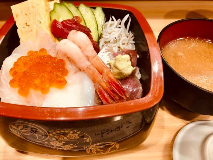 豊洲市場朝ごはん！握り寿司・海鮮重が安い！「すし処おかめ」さんのモーニングサービス