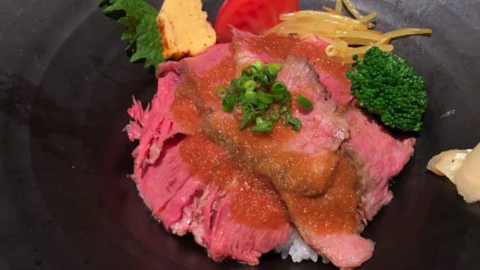 市場人が案内【豊洲市場で安い飲食店】休日ランチなら『海鮮丼/肉寿司』が人気『山はら』さん